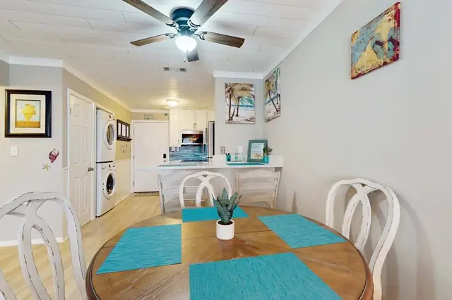 Dining area at Fiddler’s Cove 6J